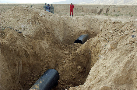 kirkuk.oil.pipe.jpg